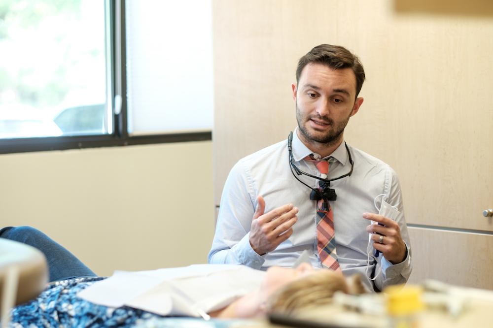 dr justin poff talking with patient | sleep apnea treatment bellevue tn