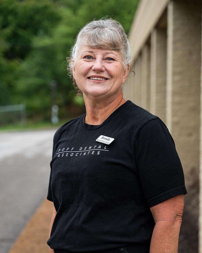 dental assistant brenda headshot | dentist in nashville tn