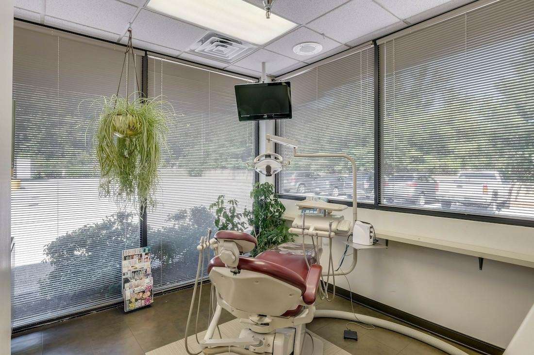 interior dental exam room with plants | dentist bellevue tn